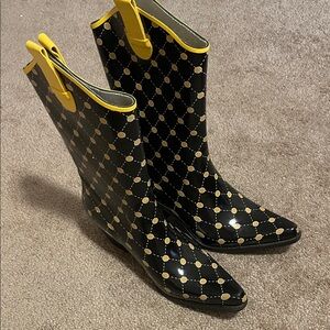 Stylish Black and Yellow Women's Boots